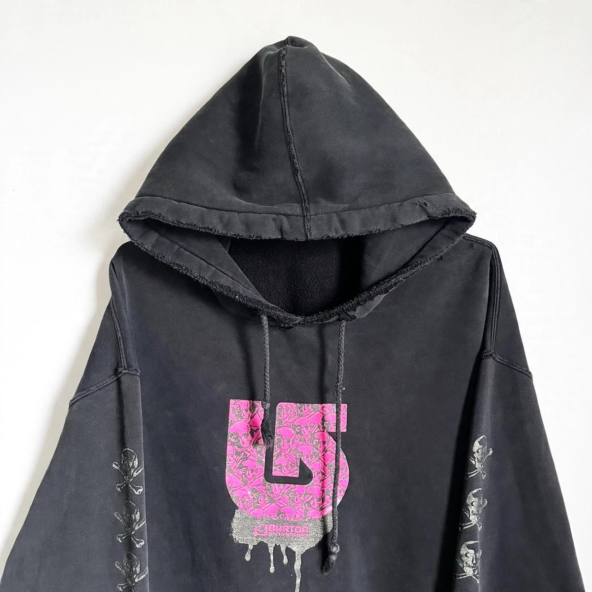 2000s SNOW BOARD “SKULL SLEEVES ” HOODIE (EXTRALARGE)